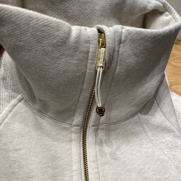 ❤️ Lululemon Scuba Oversized Funnel Neck in Heathered Bone / Gold NWT - Picture 11 of 12